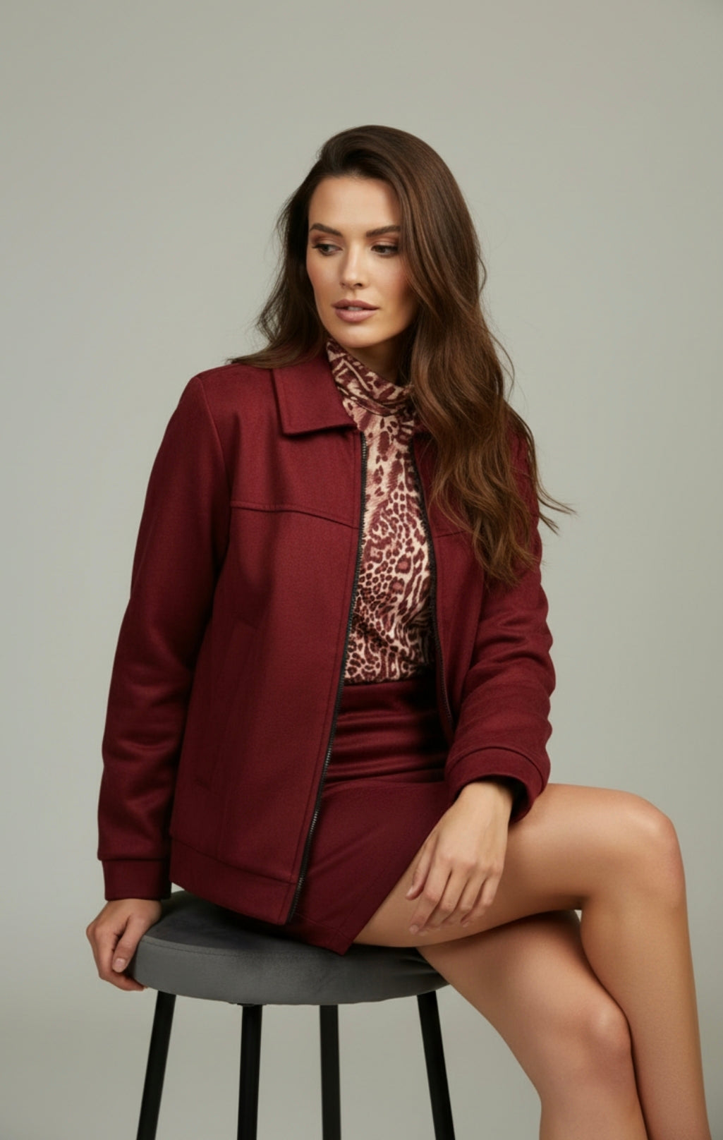 Σετ Alcantara Μπορντό – Bomber Jacket & Μίνι Παντελονόφουστα