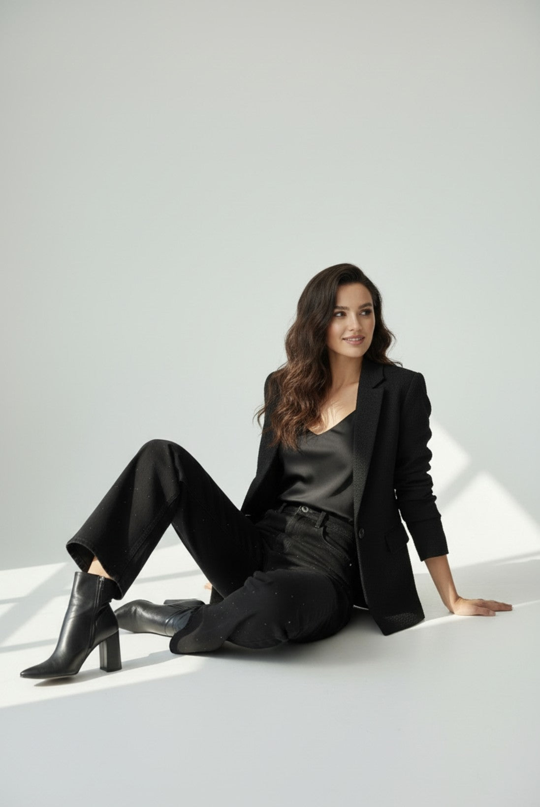 Μαύρο Φαρδύ Τζιν με Διακριτικές Παγιέτες