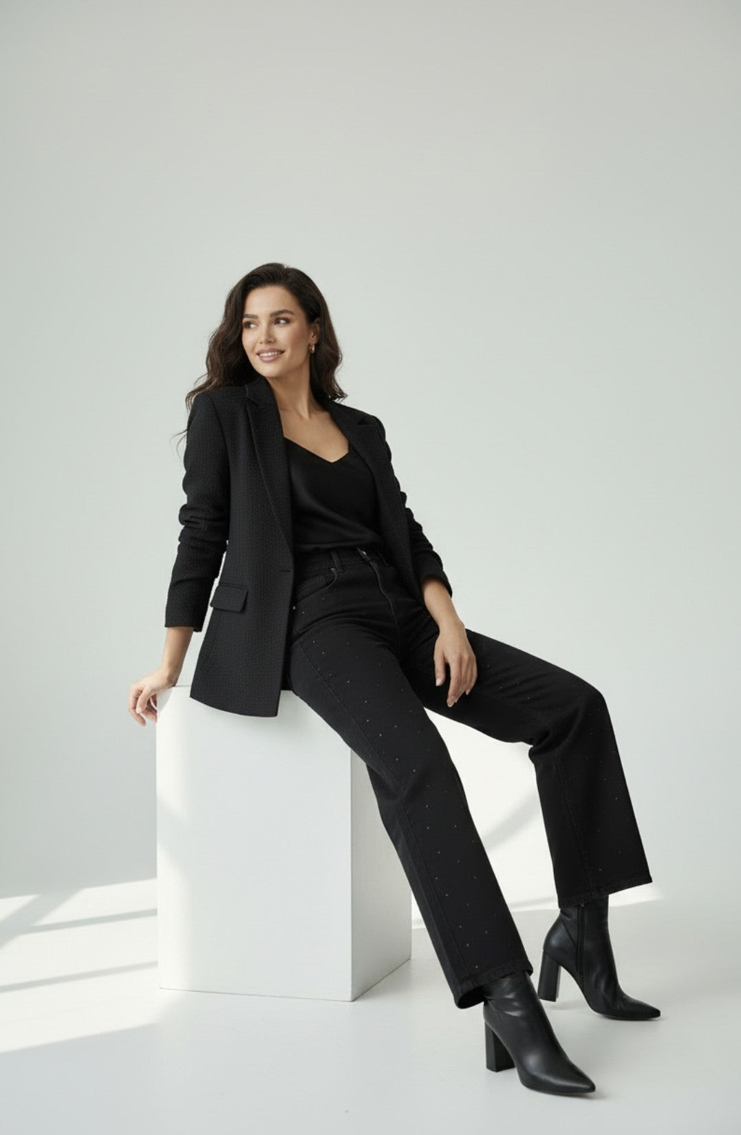 Μαύρο Φαρδύ Τζιν με Διακριτικές Παγιέτες