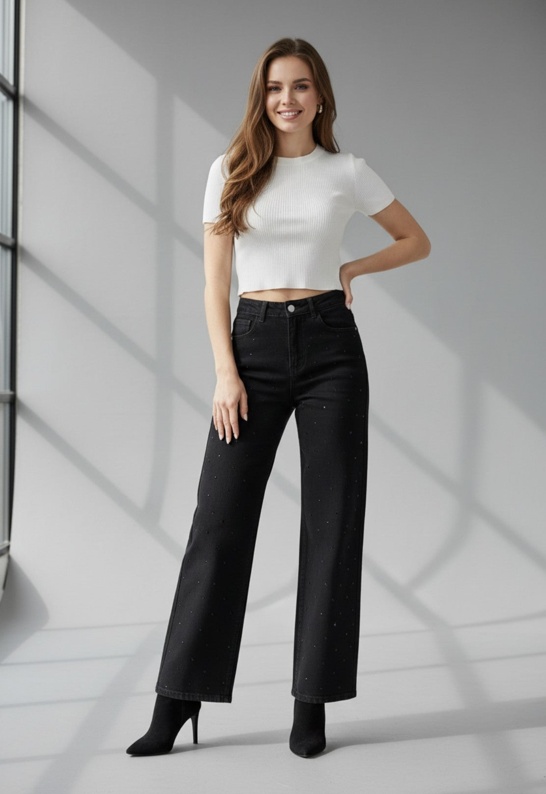 Μαύρο Φαρδύ Τζιν με Διακριτικές Παγιέτες